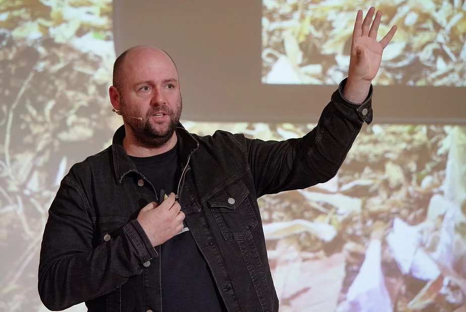 foredragsholder og iværksætter jonathan løw