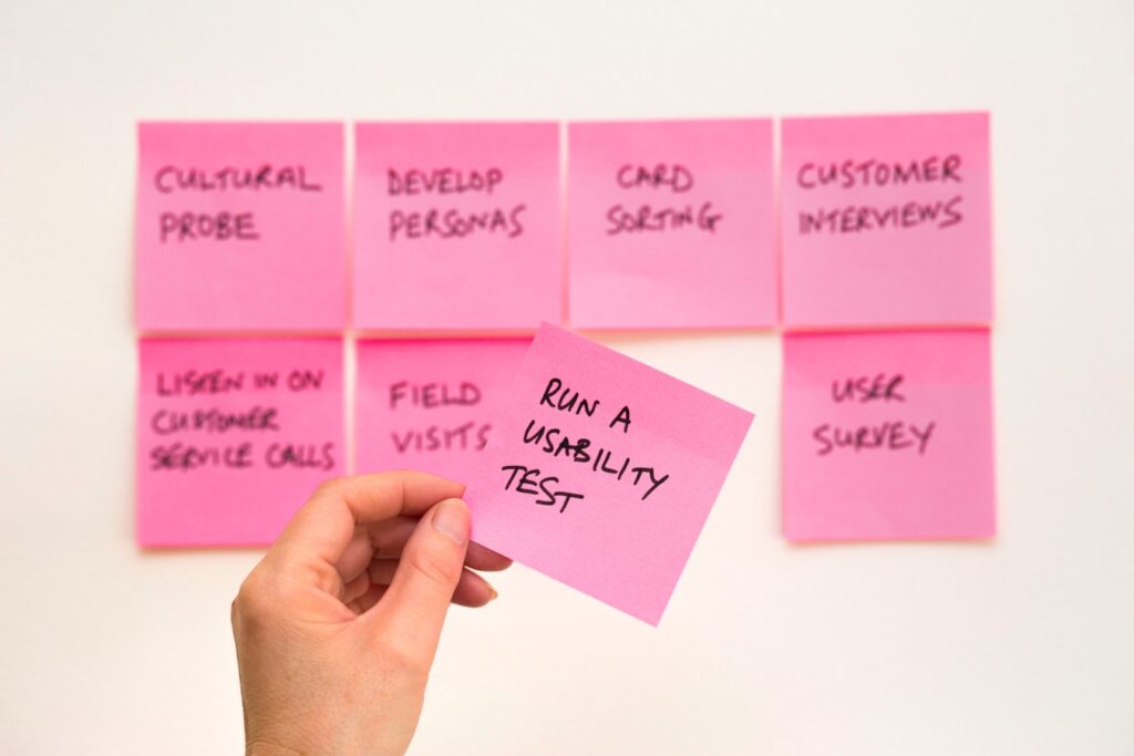 Post-it-sedler med noter fra en workshop om brugervenlighed